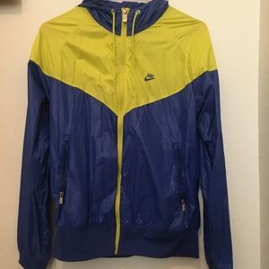 Nike Women’s lightweight sweatshirt